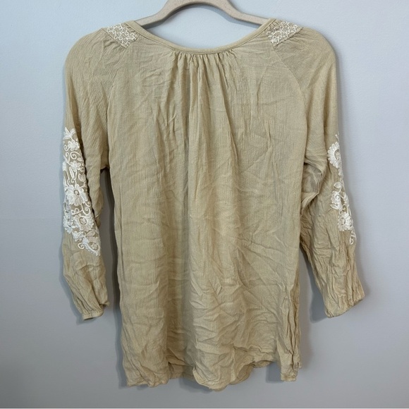 Sage The Label Tan White 3/4 Sleeve Tie Front Embroidered Blouse Size Small - Picture 3 of 4